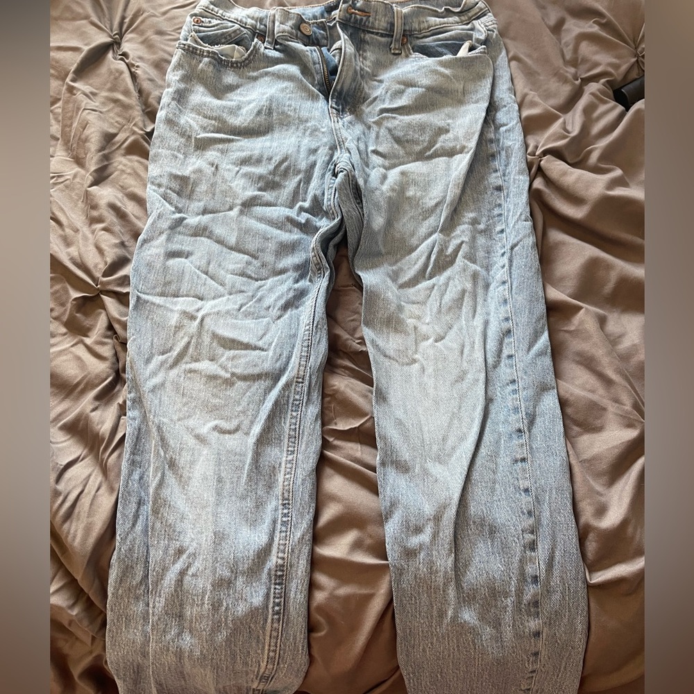 Aeropostale mom jeans in good condition, worn once